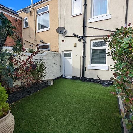 Moon Holiday Townhouse Free Parkingprivate Garden Blackpool Exterior photo