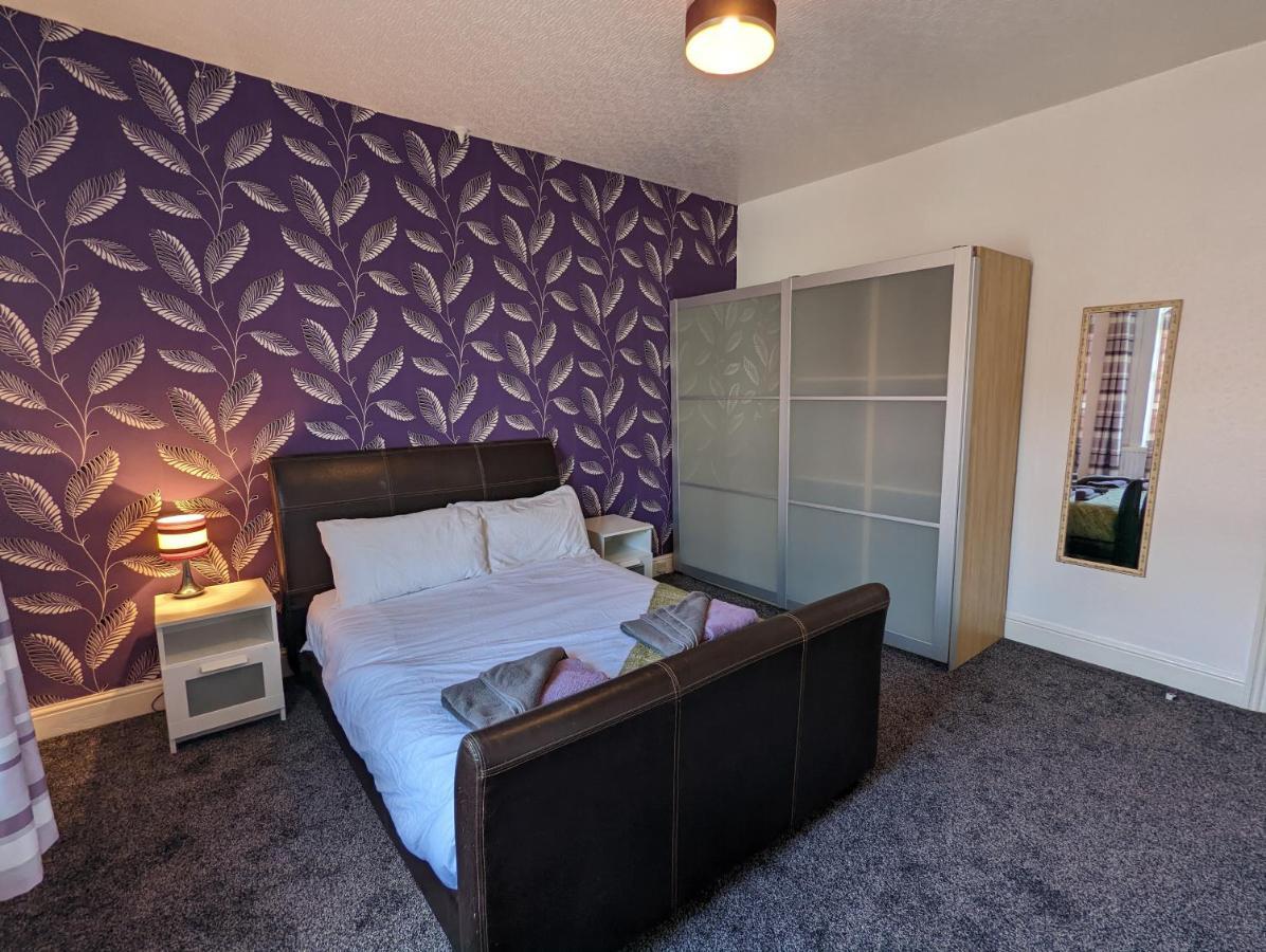 Moon Holiday Townhouse Free Parkingprivate Garden Blackpool Exterior photo